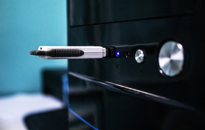 Cổng Đầu Vào Kỹ Thuật Số: Cổng USB, SD, Đĩa CD