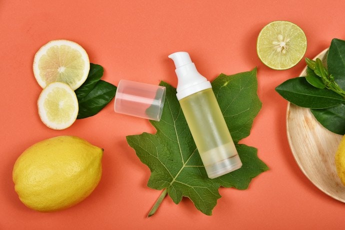 Cân Nhắc Chất Làm Sáng Da Như Acid Azelaic, Vitamin C, v.v. Nếu Da Bị Thâm Mụn, Xỉn Màu
