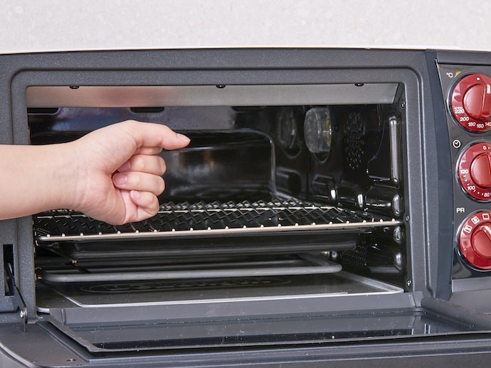 Khoang Nướng: Cao Hơn 10cm Giúp Thoải Mái Chế Biến Món Ăn