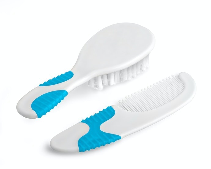 Lược Nên Làm Chất Liệu Gỗ Hoặc Nylon, Nhựa
