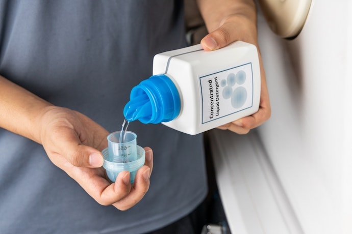 Ưu Tiên Nước Giặt Có Chứa Chất Làm Sạch Như Coco Glucoside, Decyl Glucoside, Enzymes Amylase, Protease, Lipase, Peroxide, v.v.