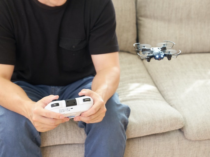 Drone Đồ Chơi: Dễ Điều Khiển, Phù Hợp Với Người Mới Bắt Đầu