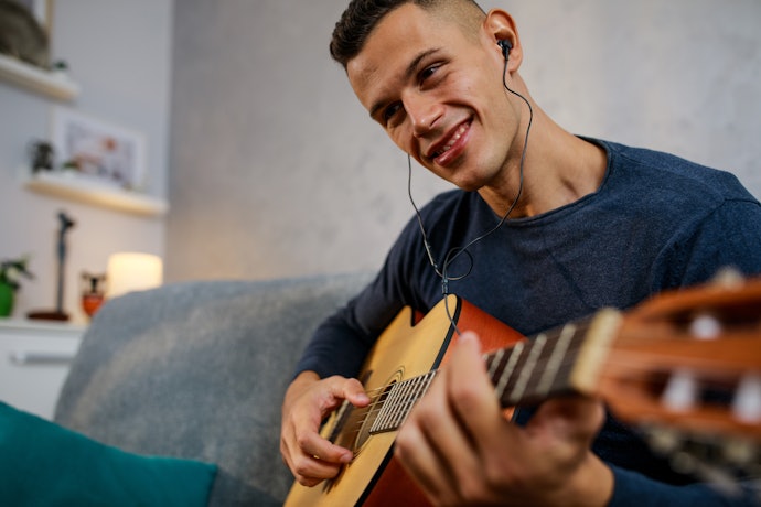 Tai Nghe In-Ear: Thiết Kế Nhỏ Gọn, Kín Đáo, Dễ Mang Theo Khi Ra Ngoài