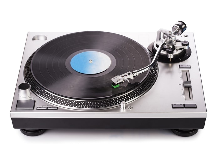 Amply Có Cổng Phono Cho Đầu Đĩa Than