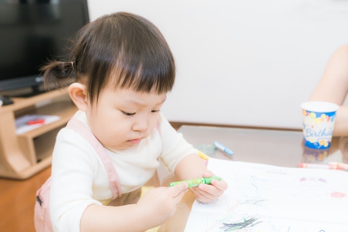 Bút Sáp Ong: Thành Phần Lành Tính, Thích Hợp Cho Các Bé Nhỏ Hay Có Thói Quen Cho Bút Vào Miệng