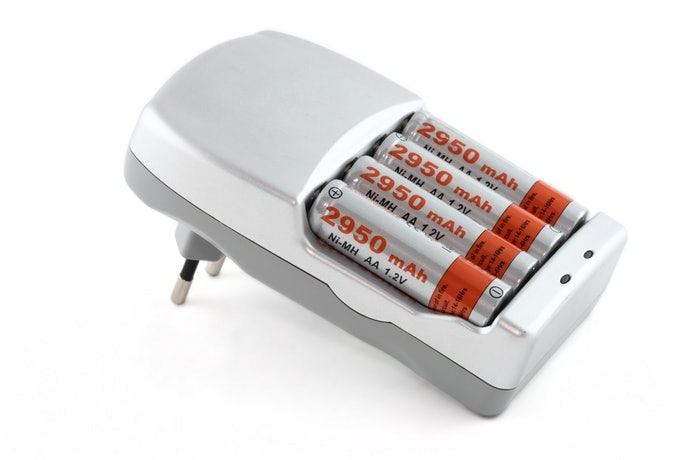 Dung Lượng Tối Thiểu: 1500mAh Cho Pin AA, 700mAh Cho Pin AAA